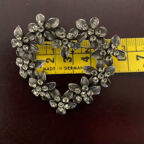Vintage heart-shaped brooch with earrings silver, like new