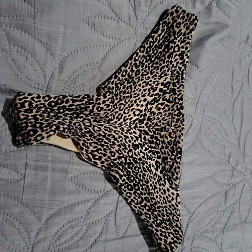 Women's bikini bottom with leopard print like new, size S