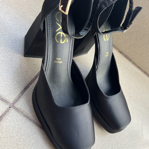 Exe women's platform pumps size 37 like new, black