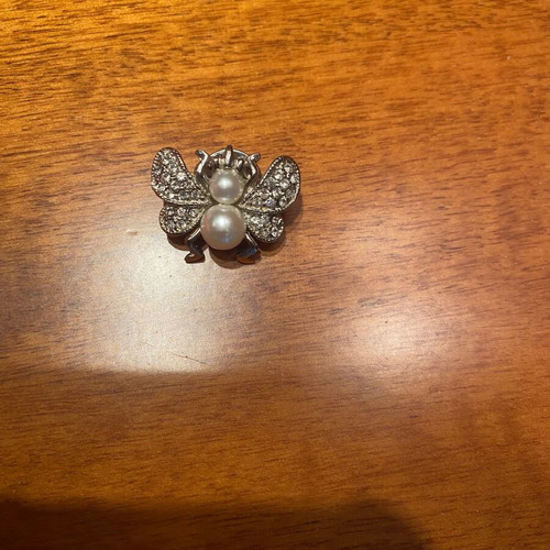 Vintage silver bee brooch like new