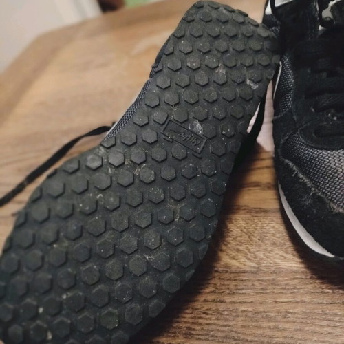 Nike women's athletic shoes used, size 37, black