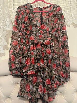 Vassia Kostara dress like new, size medium, airy