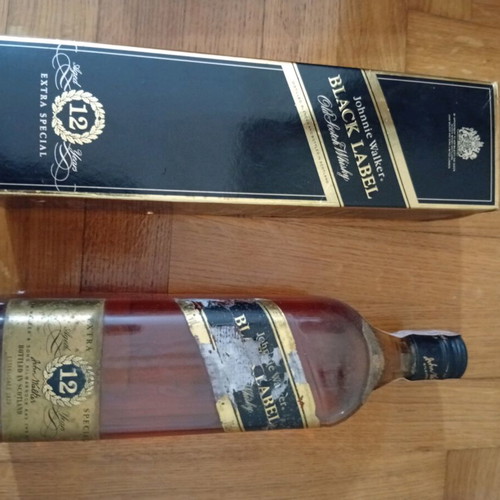 Johnnie Walker Black Label whisky old bottling sealed collectible