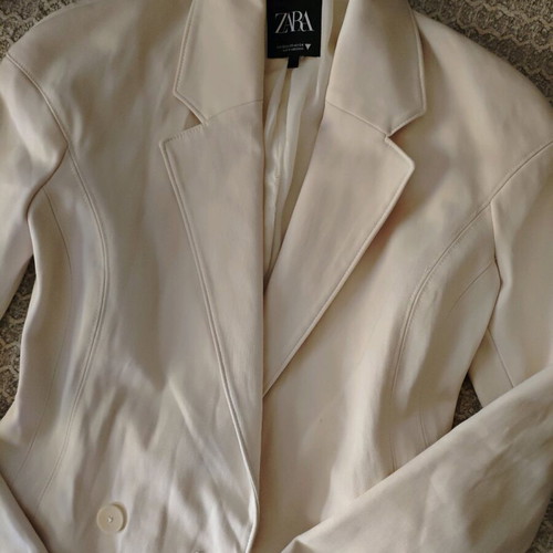 White Zara jacket with shoulder pads, size XS, like new