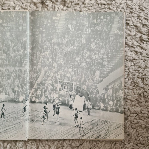 Mexico En Movimiento photo album used, 1st edition 1970