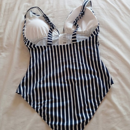 HM one-piece swimsuit new, size L