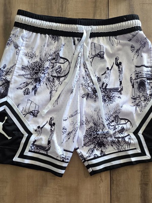 Jordan shorts new, size Large, black and white