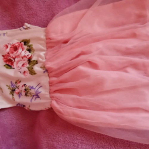 Pink dress with tulle 4-5 years like new