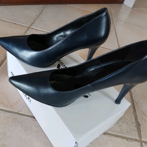 Fashion Icon pointed leather blue pumps size 39 like new with 9 cm heel