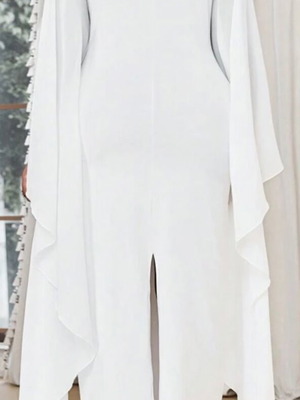 Plus size dress with large sleeves white like new, size 4XL