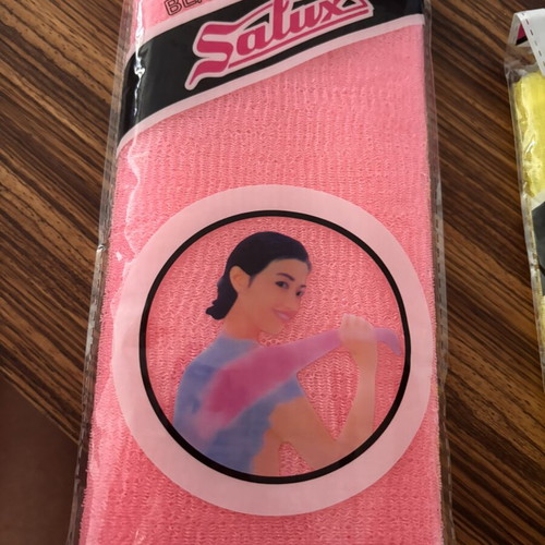 Body exfoliating sponge new, available in pink and yellow