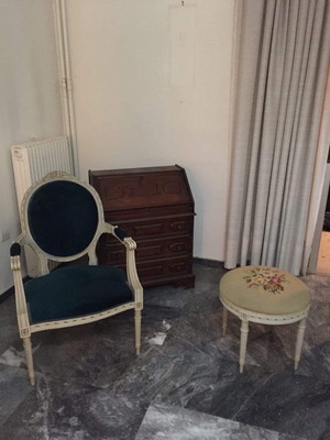 Έπιπλα αντίκες μεταχειρισμένα: καναπές, τραπεζάκι, σκαμπό και καρέκλα
