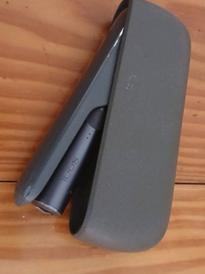 Iqos Iluma μεταχειρισμένο με μερικές γρατζουνιές