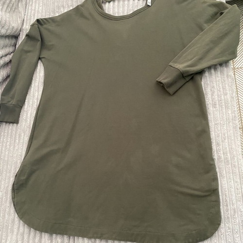 Long blouse like new, size M, green