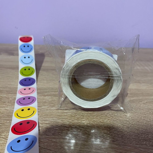 Stickers new, 500 on a roll