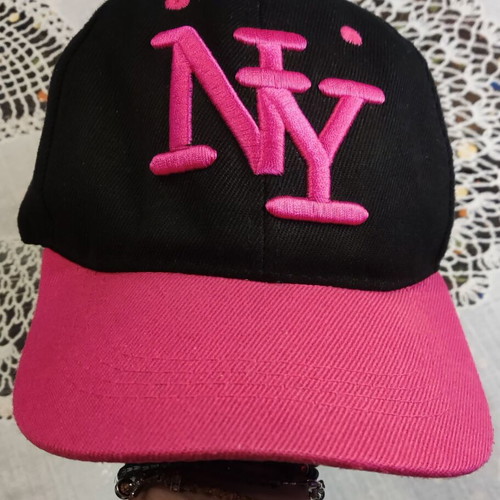 Women's Hat Size 57 Like New Black and Pink