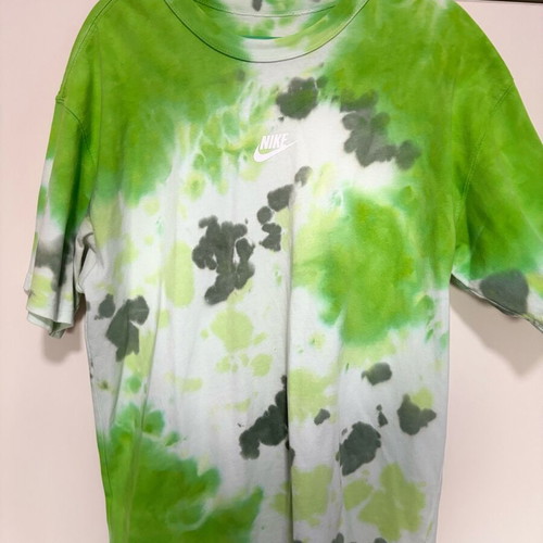 Nike Air Max 90 Tie Dye men's shirt lightly used