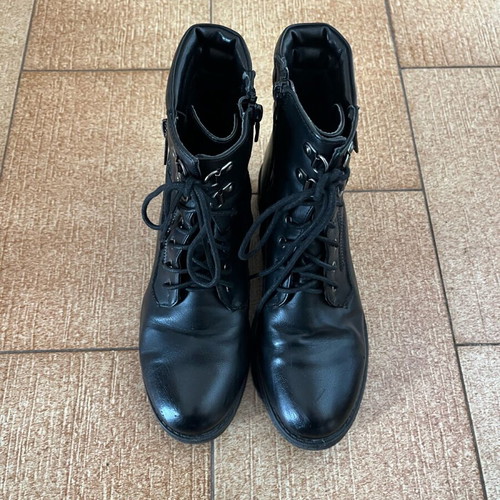 Black leather-style ankle boots like new, size 36