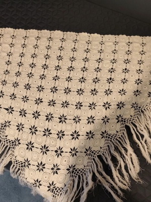 Crochet scarf ecru with fringes