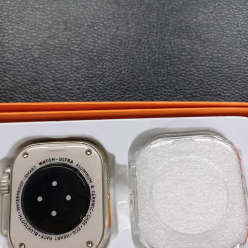 Watch new with 7 different straps