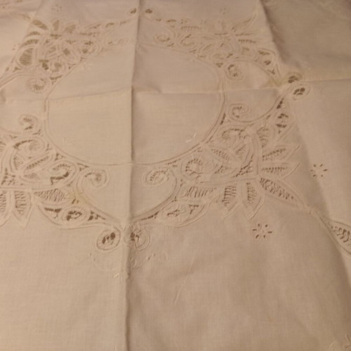 Tablecloth like new 86 by 86