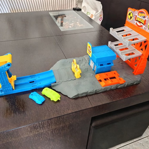 Hot Wheels Monster Truck Track like new with monster truck