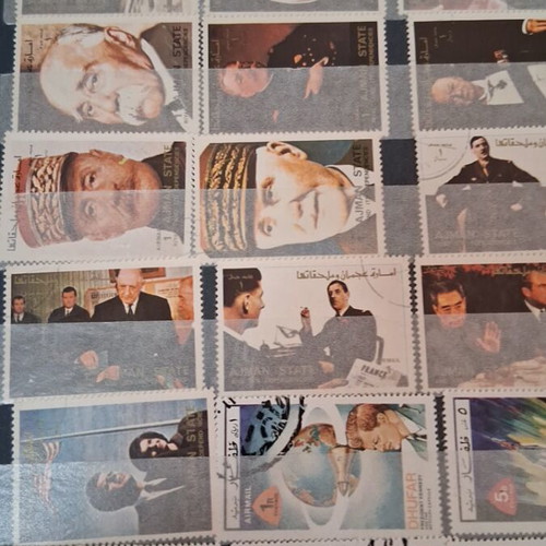 Stamp album like new with over 550 stamps from various countries