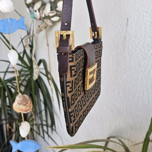 Τσάντα Fendi χειρός μεταχειρισμένη, καφέ με χρυσαφί λεπτομέρειες