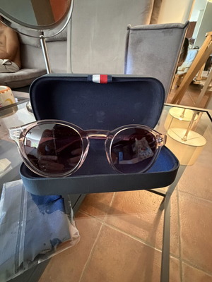 Tommy Hilfiger TH 1856/F/S sunglasses like new with case