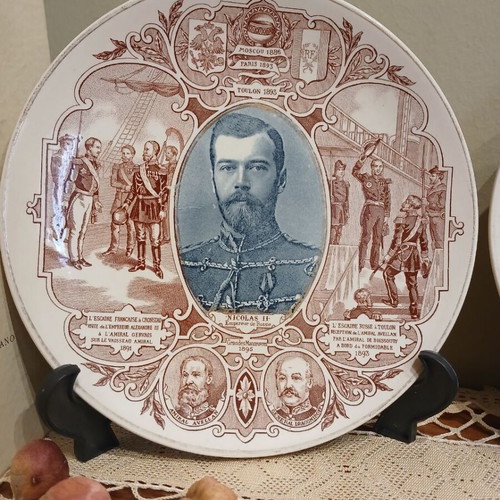 Set of 2 used Sarreguemines decorative plates with portraits of Nicholas II and Alexandra