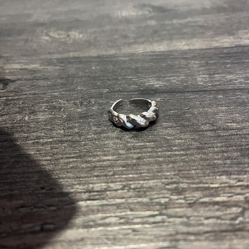 Silver ring brand new in excellent condition