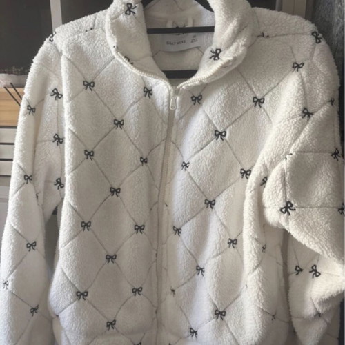 Gilly Hicks fleece jacket new, size XS, black and white