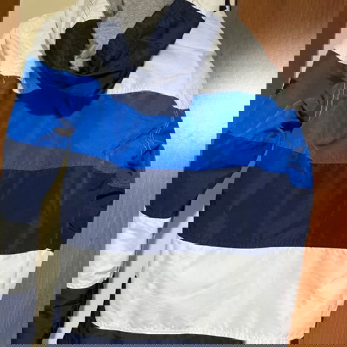 Яке Tommy Hilfiger за момче размер XL употребявано, синьо и бяло