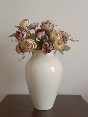 Ceramic Vase Marks & Spencer like new, timeless design