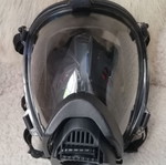 Gas mask with panoramic polycarbonate visor, industrial or firefighting use