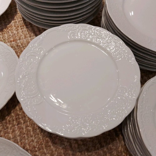 Bavaria white porcelain dish set like new, 43 pieces