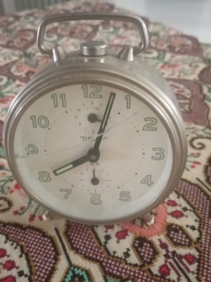 Peter wind-up analog table alarm clock vintage used