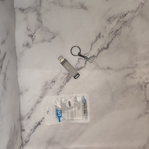Sony USB Flash Drive 128GB 2-in-1 USB & Type-C like new