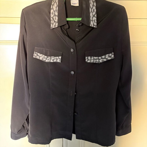 Women's black shirt like new, size M