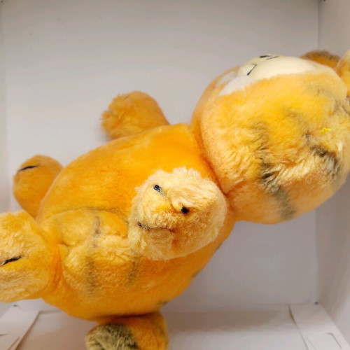 Garfield and Bugs Bunny plush toys used, collectible pack