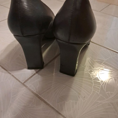 Kalogiropoulos leather pumps size 38 like new, 9cm heel