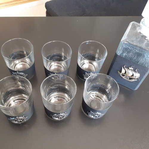 Set of 6 glass whiskey glasses with bottle and leather decoration, like new