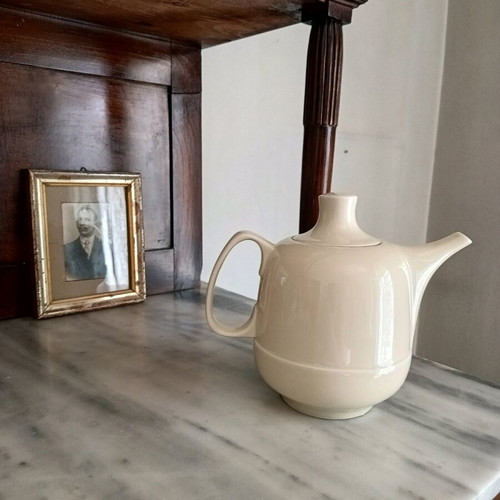 Scherzer Bavaria Germany teapot like new, fine porcelain with handmade wool cover
