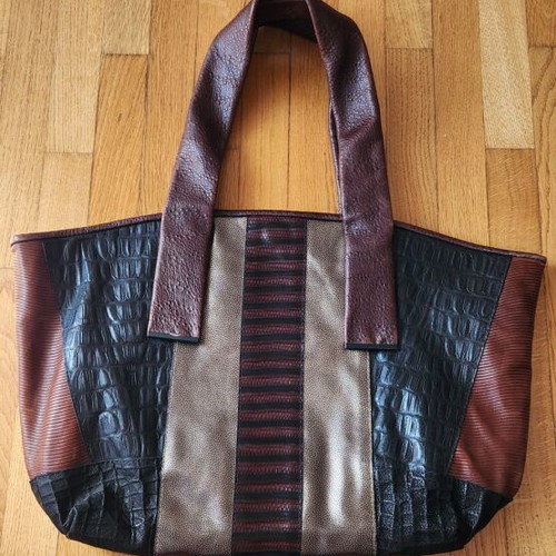 Big leather shoulder handbag by Daniela Lehavi like new, multicolor