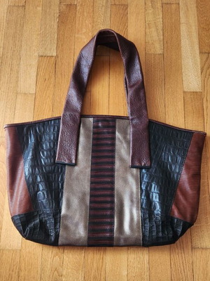 Big leather shoulder handbag by Daniela Lehavi like new, multicolor