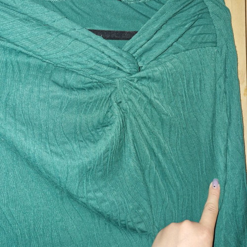 Skirt green size L like new with slit