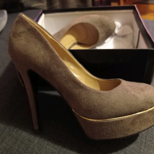 Gray suede pumps used, winter style with gold detail, size 40