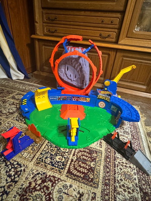 Hot Wheels Monster Truck track used with dinosaur
