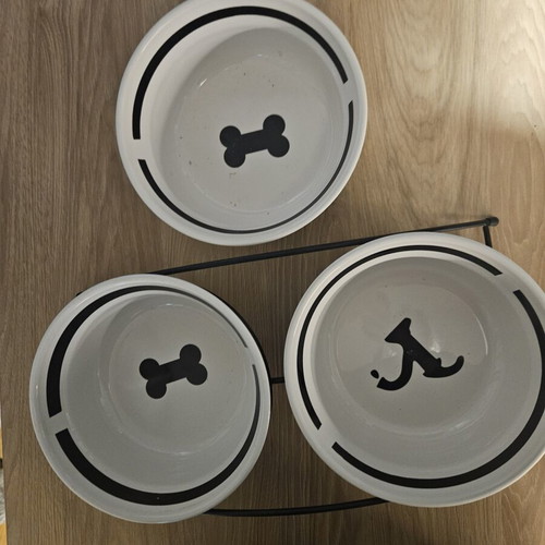 Trixie ceramic dog bowls with stand like new, large size