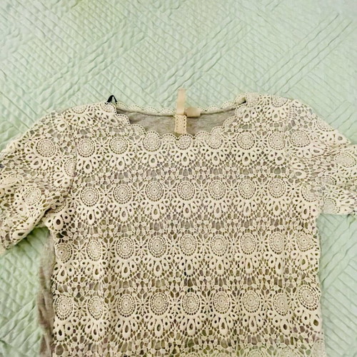 H&M t-shirt like new with lace and jersey fabric, size S